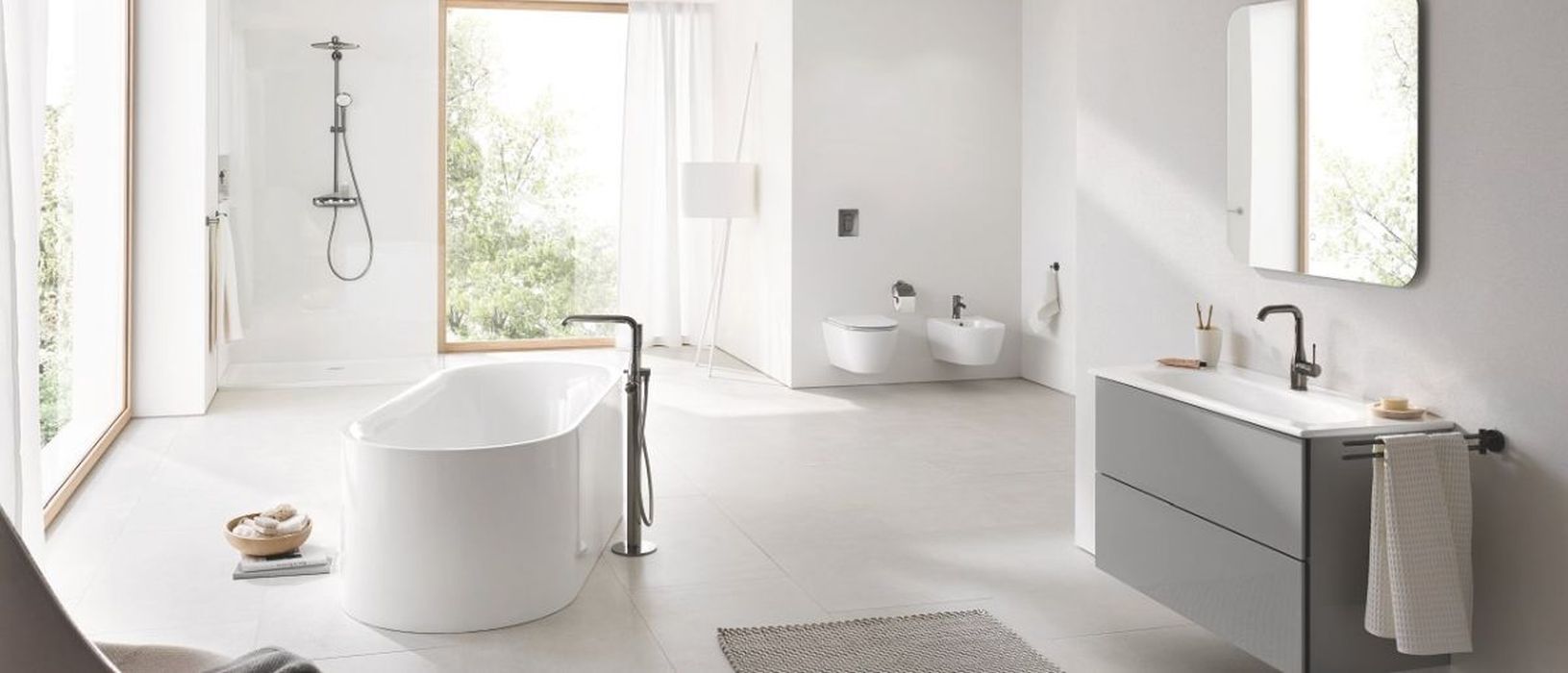 Salle de bains moderne aux couleurs claires